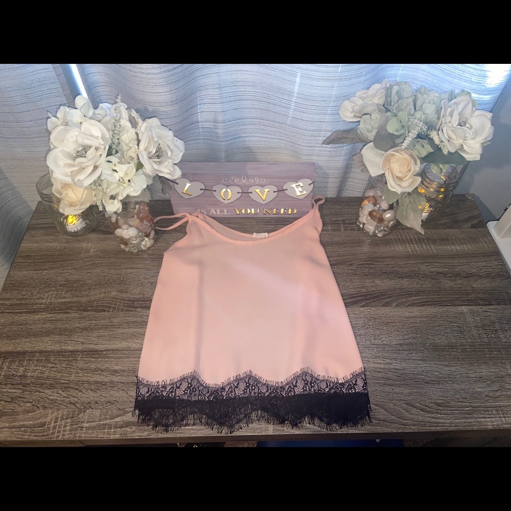 Pink with black lace trim top🌸